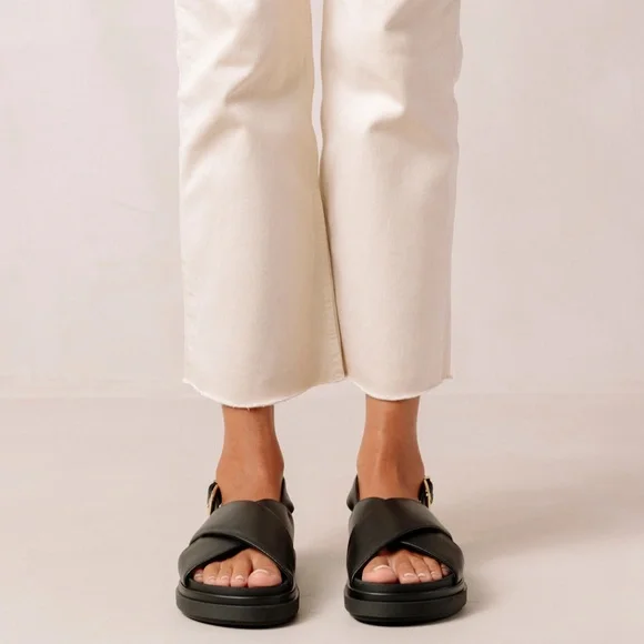 ALOHAS designer sandals - Picture 2 of 10